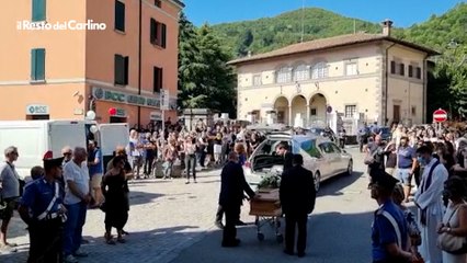 L'ultimo saluto a Fabio Cappai tra palloncini e il rombo dei motori
