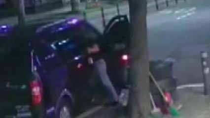 차에서 자던 모르는 사람 '묻지마 폭행'...20대 검거 / YTN