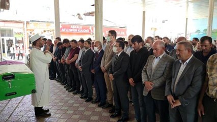 Pompalı tüfekle kendini vurduğu iddia edilen öğretim görevlisi son yolculuğuna uğurlandı