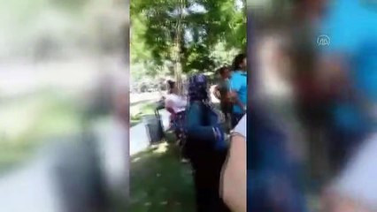 Eyüpsultan'da devrilen hafriyat kamyonunun sürücüsü yaralandı