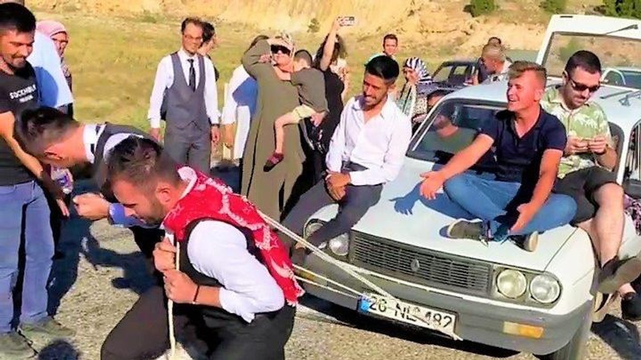 Damat ve sağdıcına eziyet olsun diye 1 tonluk aracı çektirdiler