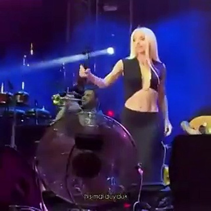 Belediye Başkanı'ndan Gülşen konserinde ilginç sözler: Gülşen'imizi böyle kapalı görmeye...