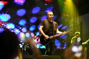 Haluk Levent, Malatya'daki Konserde Satıcıların Elindeki Tüm Pamuk Şekerleri Satın Alarak Halka Dağıttı