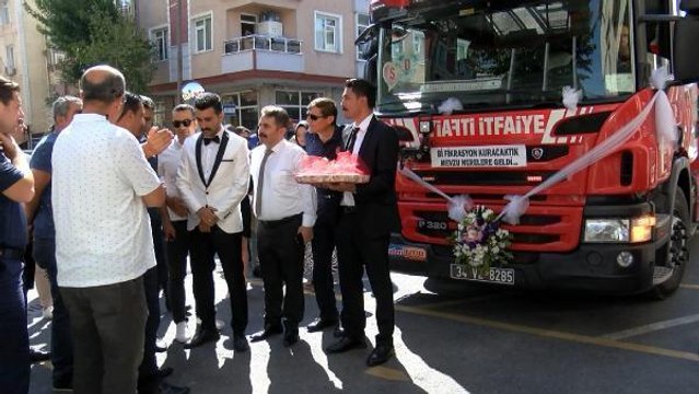 Son dakika haberleri... İTFAİYE ARACI GELİN ARABASI OLDU