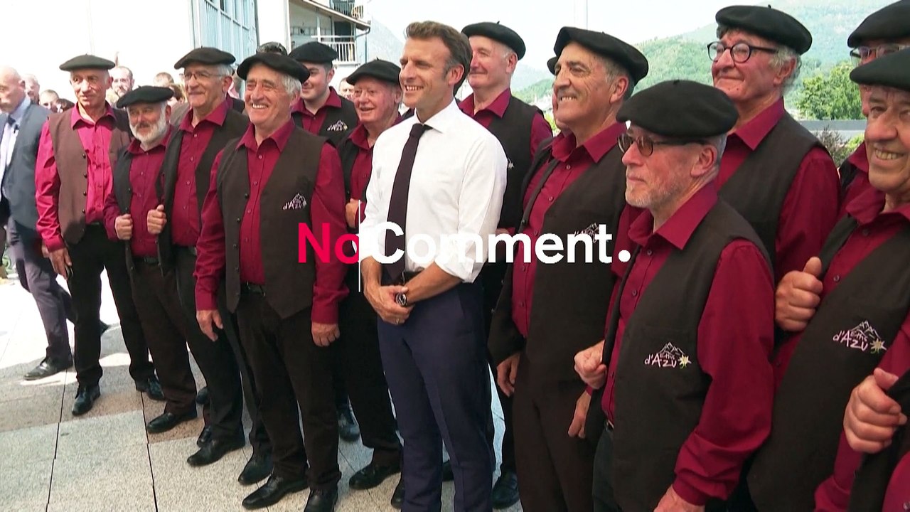 Macron singt in den Pyrenäen mit Schäfern
