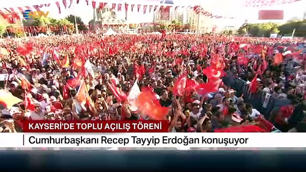 Cumhurbaşkanı Erdoğan, konuşması sırasında "Buraya enteresan bir şey yazmışlar" diyerek bir pankarta dikkat çekti