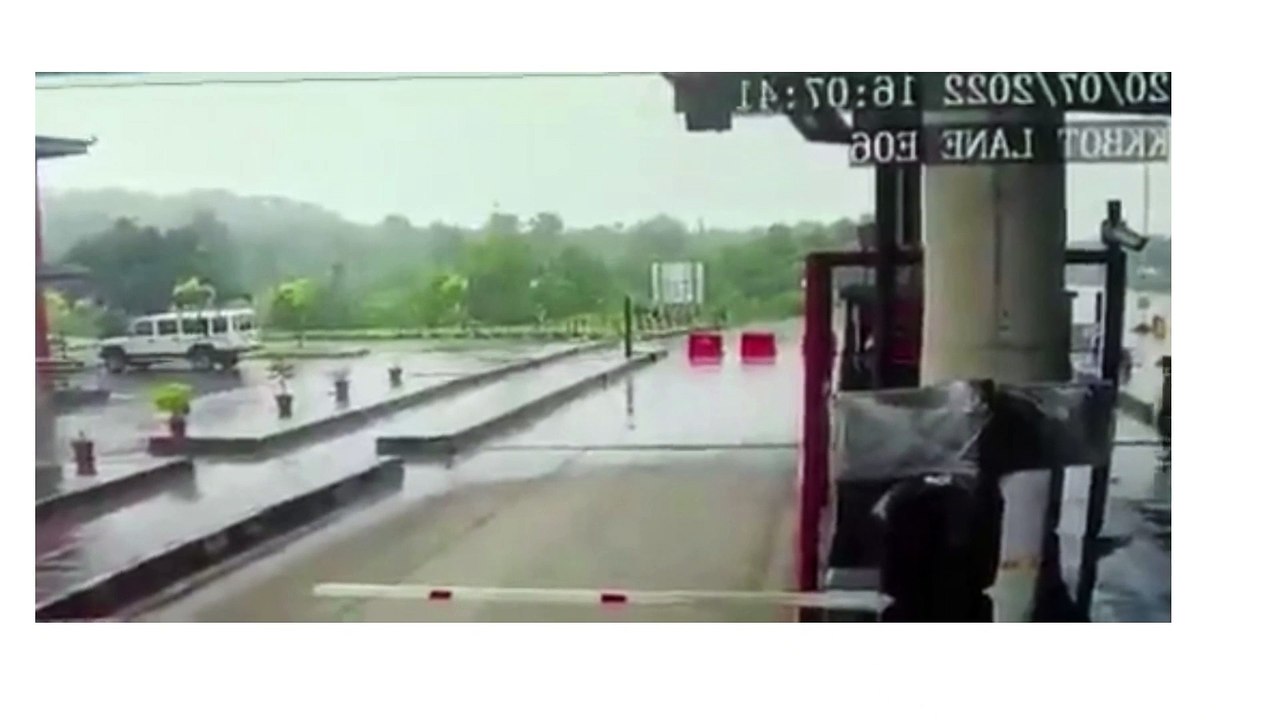 Horrible Accident of An Abmulance In Karnatka Of India