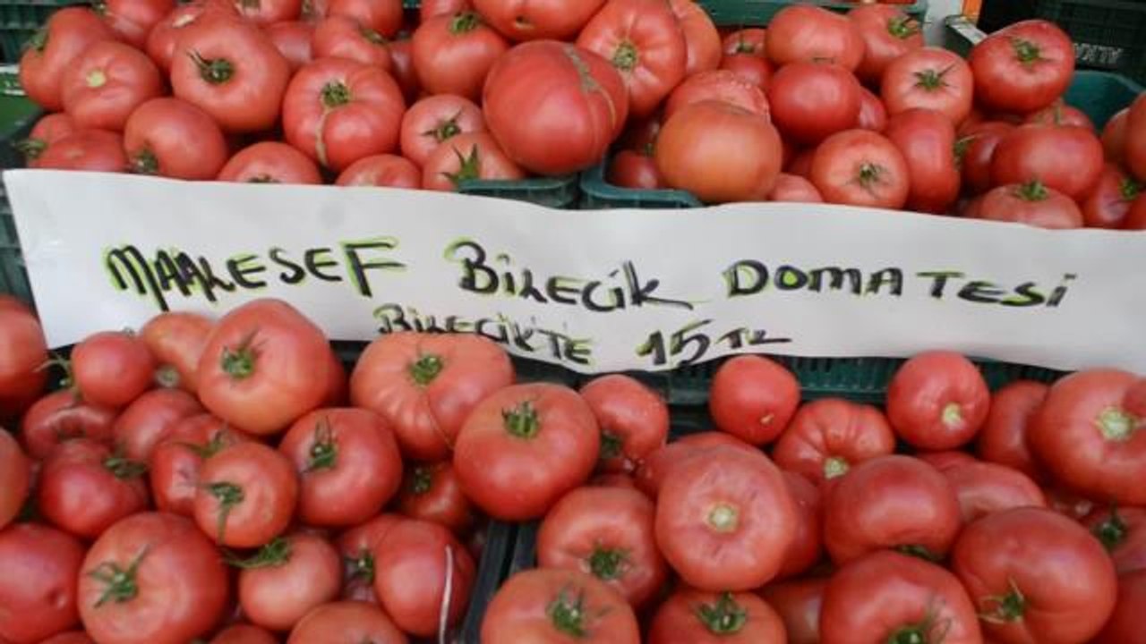 Bilecik'teki Manavın Etiketi: "Maalesef Bilecik Domatesi, Bilecik'te 14 Tl"
