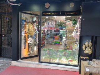 Pet shoptaki papağanları çaldığı öne sürülen şüpheli tutuklandı