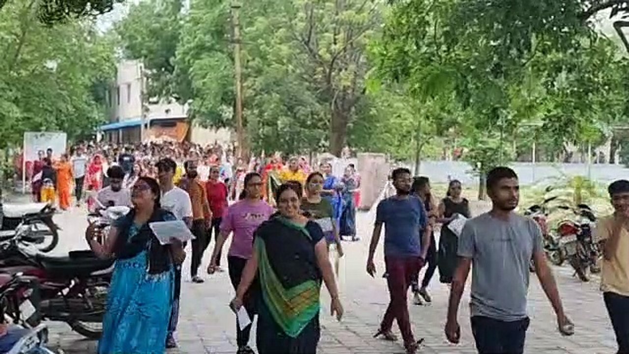 रीट परीक्षा 2022 :   बांसवाड़ा में शंतिपूर्ण हु...