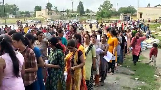 VIDEO: 38 केंद्रों पर हो रही रीट, देरी की वजह से कई अभ्यर्थी आज भी हुए परीक्षा से वंचित