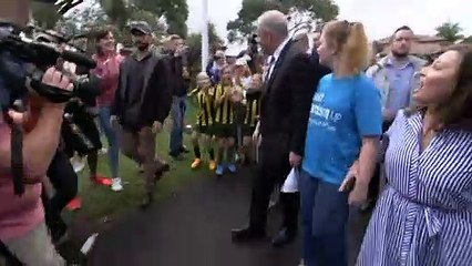 Home Affairs Minister calls for former govt to apologise for pressuring public servants