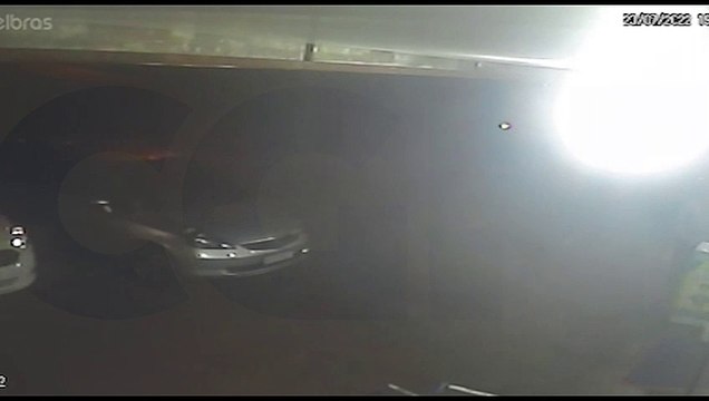 Veja momento exato de colisão envolvendo três veículos no Canadá