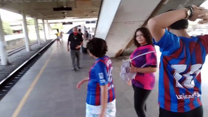 THÁBATTA, RAPHAELL E OSMILTON NA ESTAÇÃO TANCREDO NEVES PARA PEGAR O METRÔ NO SENTIDO RECIFE-PE 22_07_2022.