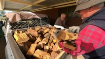 WA men deliver wood to local community to raise money for charity