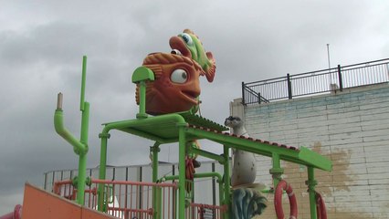 "무더위 피하자!"...물놀이장, 가족 단위 방문객 발걸음 이어져 / YTN