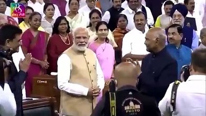 ராம்நாத் கோவிந்த்திற்கு பதில் வணக்கம் வைக்காமல் கேமராவை மோடி பார்த்ததாக பகிரப்படும் வீடியோ