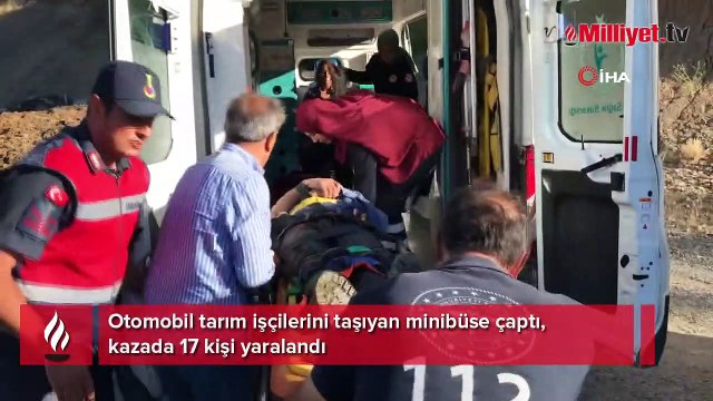 Otomobil tarım işçilerini taşıyan minibüse çaptı: 17 yaralı