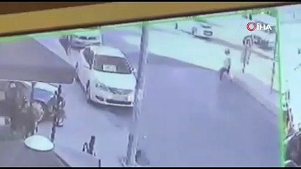 Yolun karşısına geçmeye çalışan kadına çarptı, arkasına bile bakmadan kaçtı