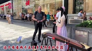 Australian Street Guzheng Playing: Daughter Love! When I met a foreign audience, he always thought that all he had seen were Japanese koto? This must be explained in detail
