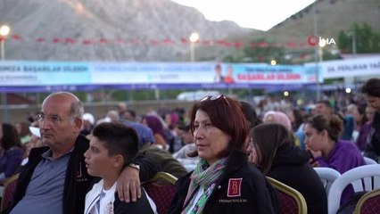 Feslikan'da Funda Arar rüzgarı