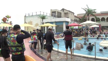 온종일 북적이는 물놀이장..."방학 맞아 나들이 왔어요" / YTN