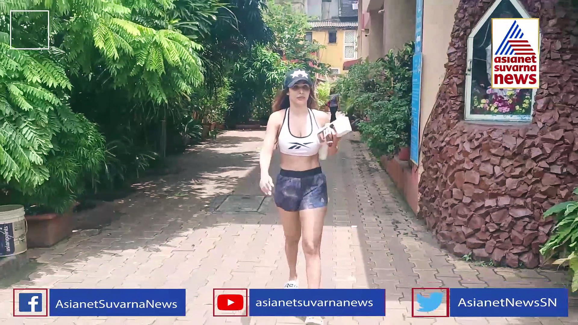 ಮೈ ತುಂಬಾ ಬಟ್ಟೆ ಹಾಕೊಂಡು ಯೋಗ ಮಾಡ್ಬೋದು ಅಲ್ವಾ?; ಮಲೈಕಾ ಕಾಲೆಳೆದ ನೆಟ್ಟಿಗರು