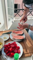 Huy Trần trổ tài nấu nướng cho bà xã Ngô Thanh Vân