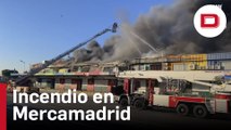 Controlado el incendio de la nave de frutas de Mercamadrid