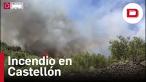 Tres dotaciones de bomberos trabajan para sofocar el incendio de Castellón