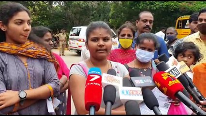 3 நிமிடம் தான்! வாழ்க்கை போயிரும்..தயவுசெஞ்சு உள்ளே விடுங்க! கதறிய தேர்வர்கள்! கறார் காட்டிய ஆபிசர்!