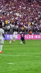 El caño de Pedri para dar la bienvenida a Tchouameni a los clásicos / FCB