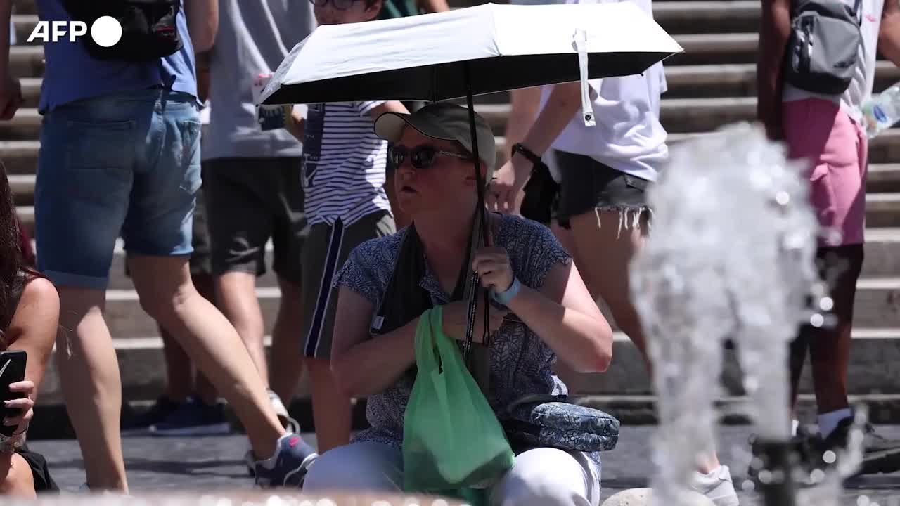 Il caldo assedia l'Italia, oltre 40 gradi e ancora incendi