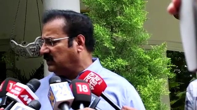 बारिश के कारण हुई पांच मिनट की देरी से छीना शिक्षक बनने का अवसर, धरने पर बैठे अभ्यर्थी