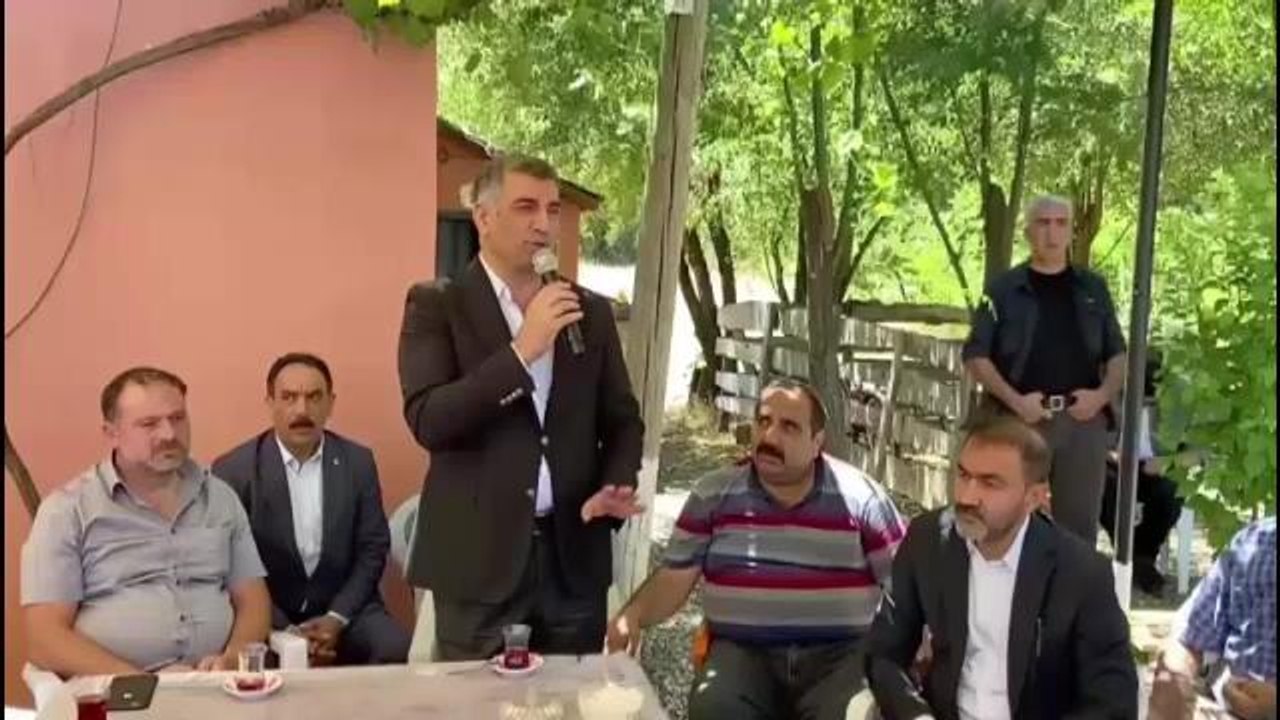 AKP'ye Oy Veren Elazığlı Yurttaş: "Şu Anda Pişmanım. Bundan Sonra Tövbeler Olsun. Bıktım Artık Yeter"