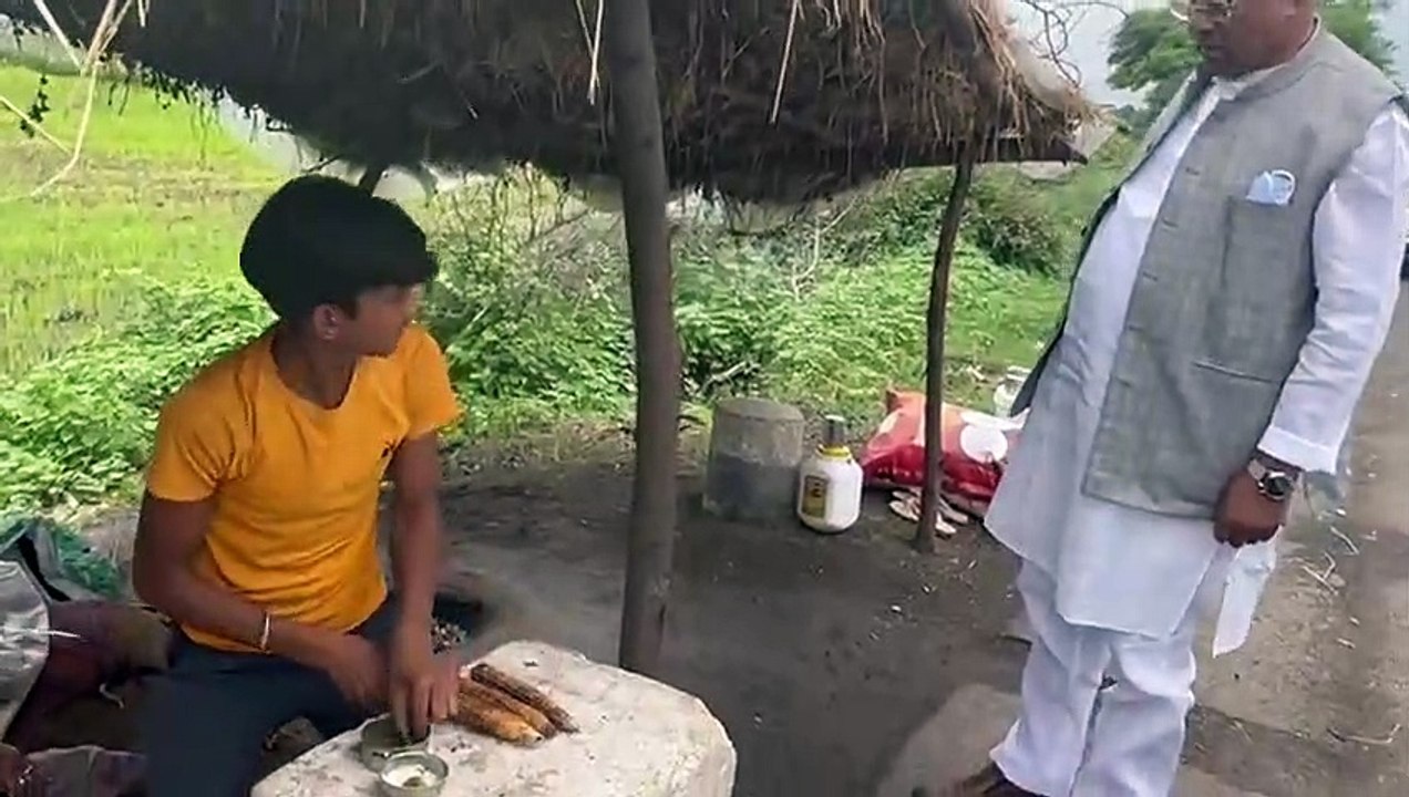 ஒரு மக்காச்சோளம் ரூ.15.. சிறுவனிடம் பேரம் பேசி...