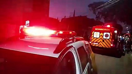 Dois homens feridos encontrados caídos na calçada são atendidos pelo Siate no centro