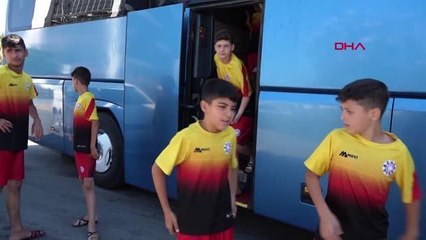 NUSAYBİNLİ ÇOCUKLAR KUŞADASI'NDA DENİZLE BULUŞTU