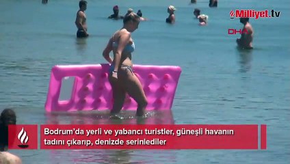 Turistler, Bodrum'da sıcak havanın tadını çıkardı