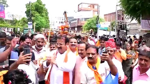 पहले मंत्री खाचरियावास ने कावड़ यात्रा निकाली, फिर कहा— भाजपाई झूठे, माफी मांगे