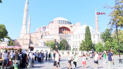 Türkiye’nin dört bir yanından akın akın geldiler! İbadete açılışının 2. yıldönümünde Ayasofya Camii doldu taştı