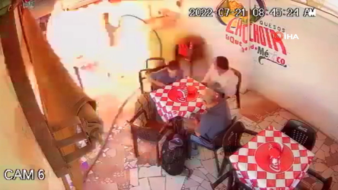 Meksika'da kafede patlama anı kamerada! 7 yaralı