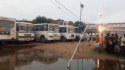 परीक्षा के बाद घर जाने की जल्दी, बसों में मारामारी, सड़कों पर जाम