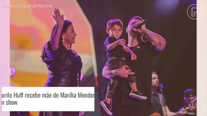 Murilo Huff faz homenagem à Marília Mendonça com filho no colo e mãe da cantora no palco. Vídeo!