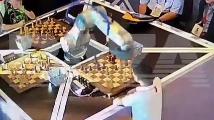 チェスロボさんキレて少年の指をへし折るｗｗｗ