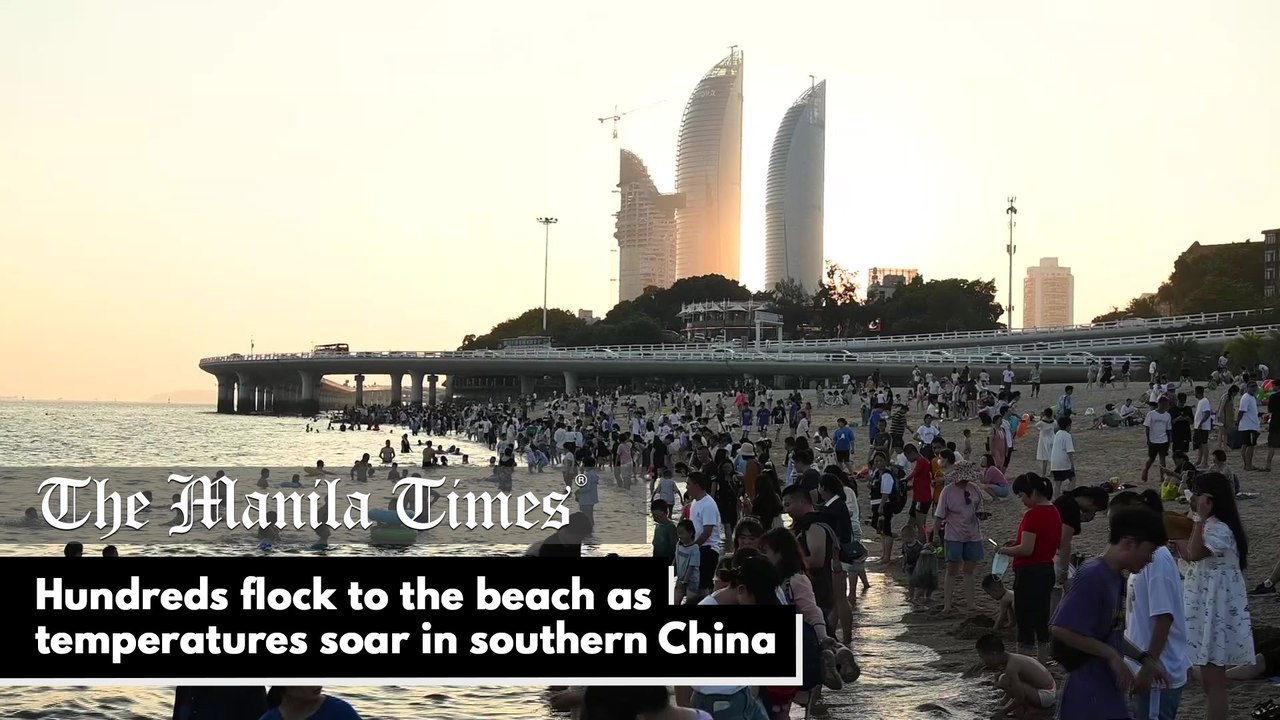 Hundreds flock to the beach as temperatures soar in southern China