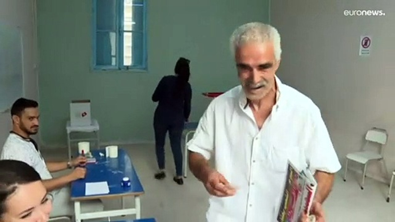 التونسيون يصوتون على دستور يعزز سلطة الرئيس قيس...