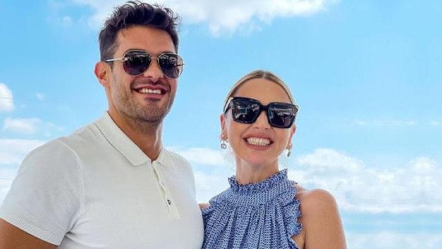 Nisan ayında evlenen Hadise, sosyal medya hesaplarına Dinçerler soyadını ekledi
