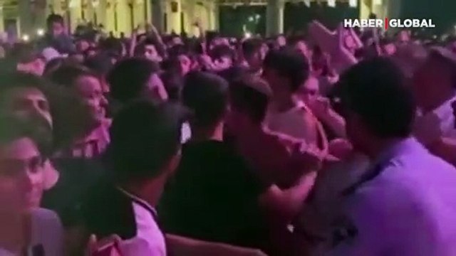 Ünlü rapçi Ceza'nın konserinde skandal kavga: Sahneye atlamak istedi!