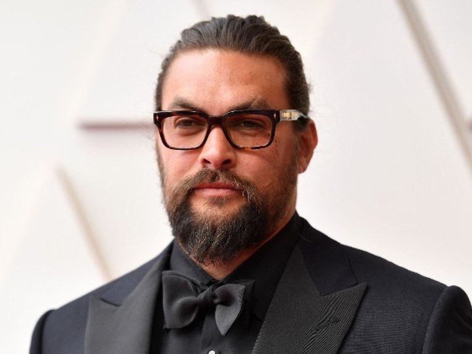 Schock für Jason Momoa: Motorradfahrer prallt auf seinen Wagen